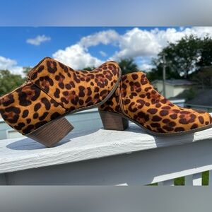 NWT Lovmark Skye Leopard Print Ankle Booties Size 6